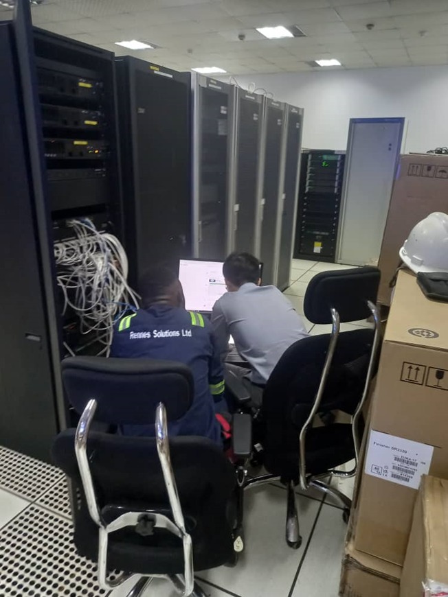 Rennes Solutions technicians configuring a server rack in a client data room